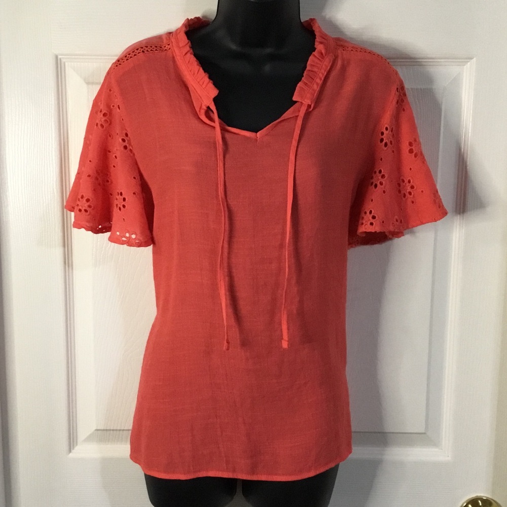 Tint & Shadow Coral Tie-Neck Eyelet Sleeve Top, size PM, NWT.